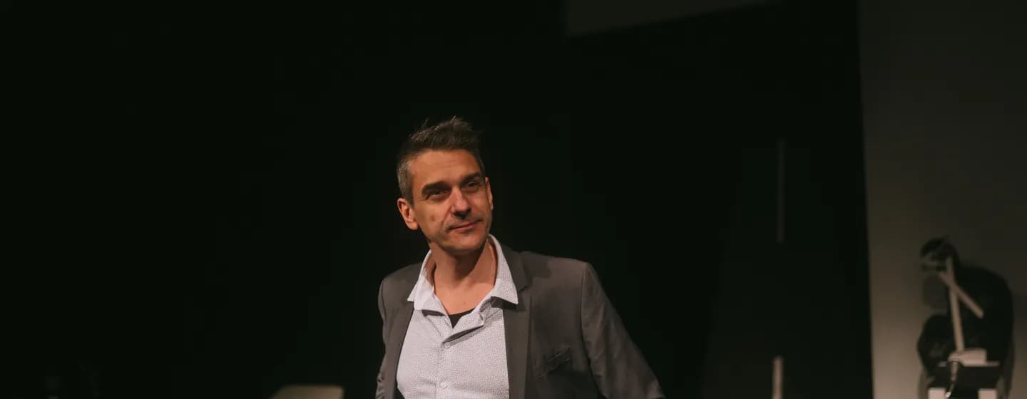 A semmi ágán, avagy hagyj el, mert szeretlek!