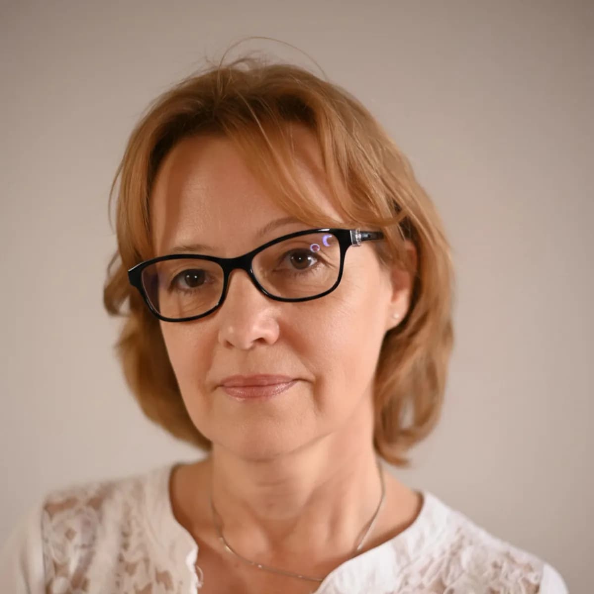 kerdojel-Nagy_Ilona--r.jpg