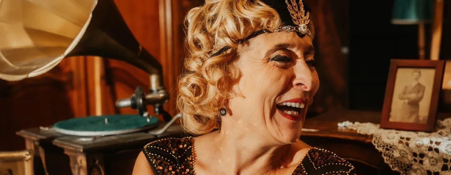 Mici néni két élete