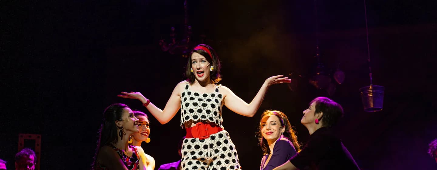 Mici néni két élete