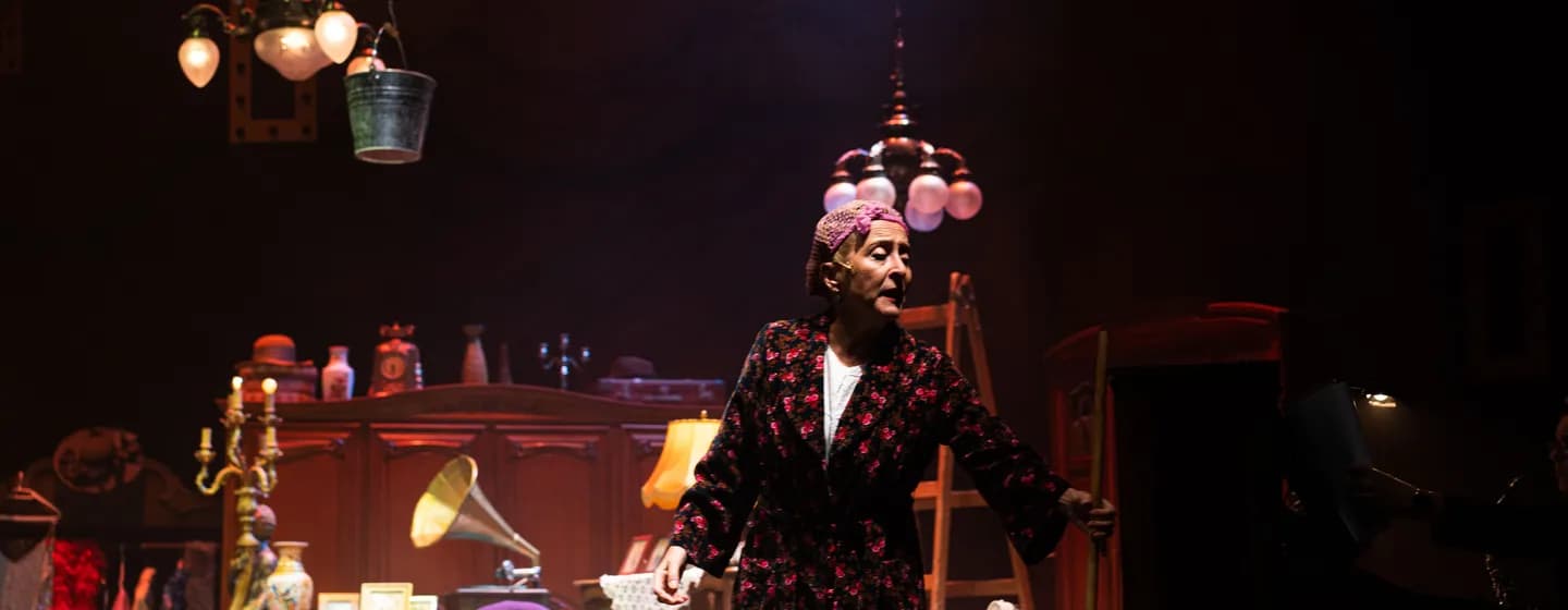 Mici néni két élete