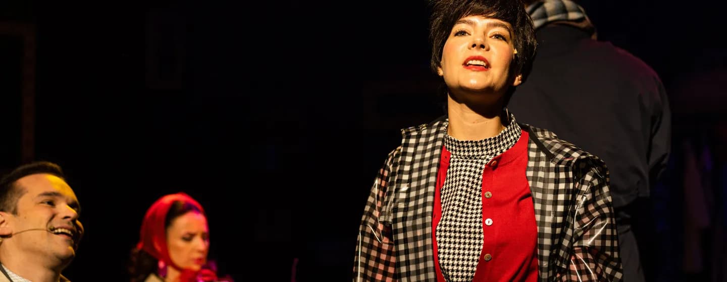 Mici néni két élete