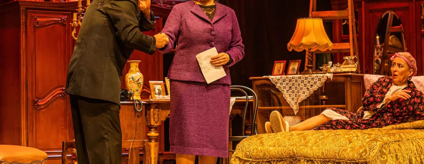 Mici néni két élete