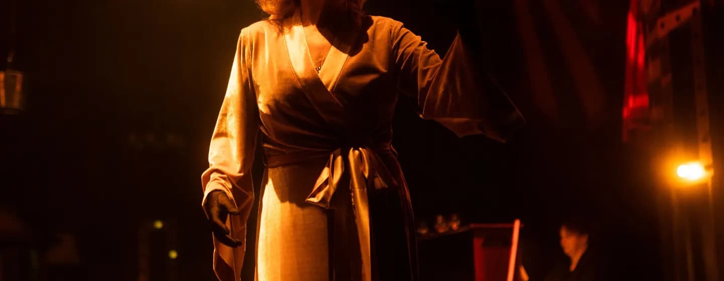 Mici néni két élete