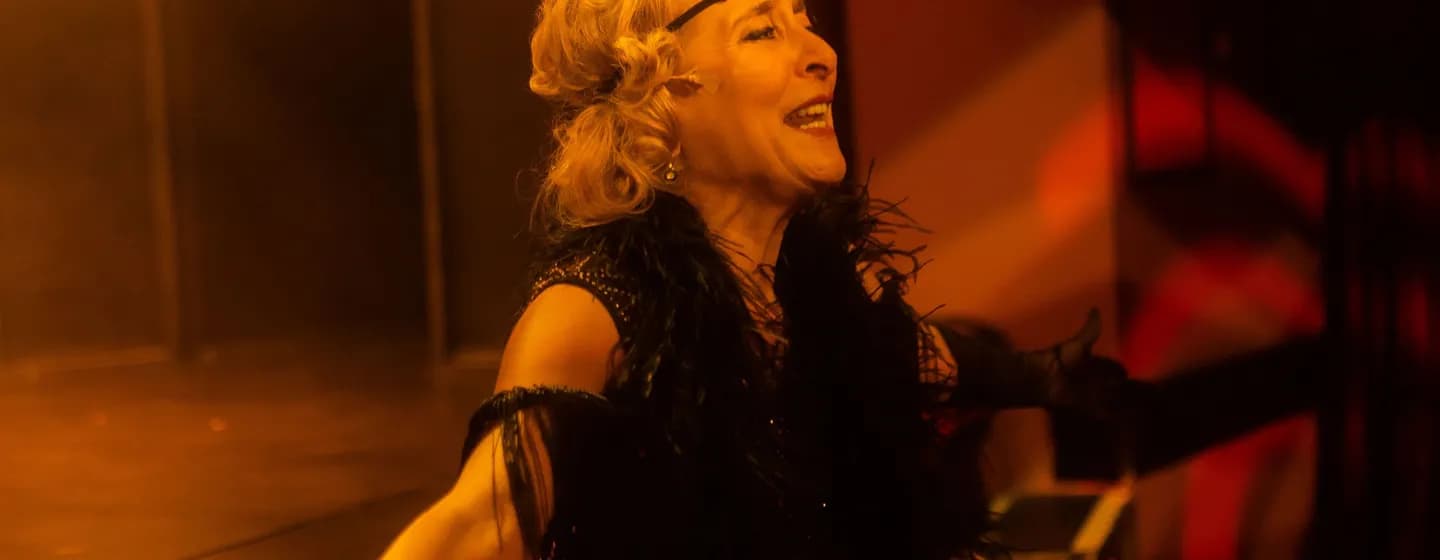 Mici néni két élete