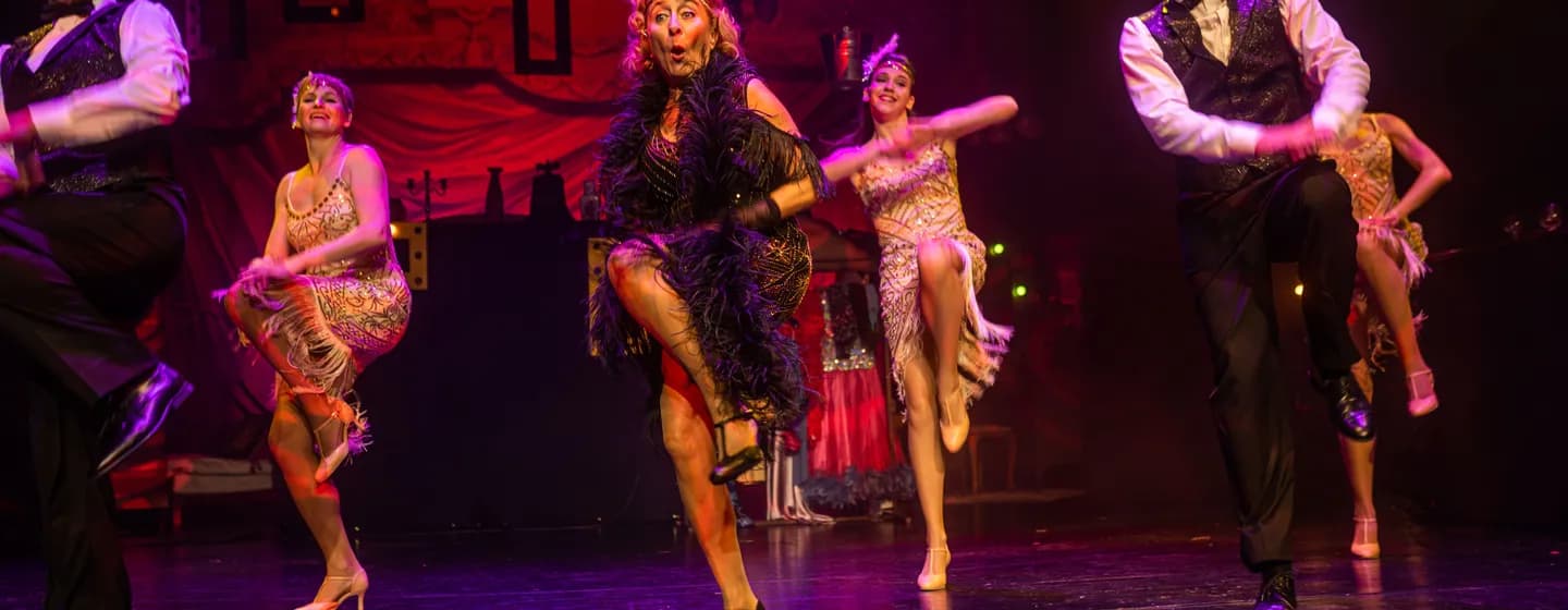 Mici néni két élete