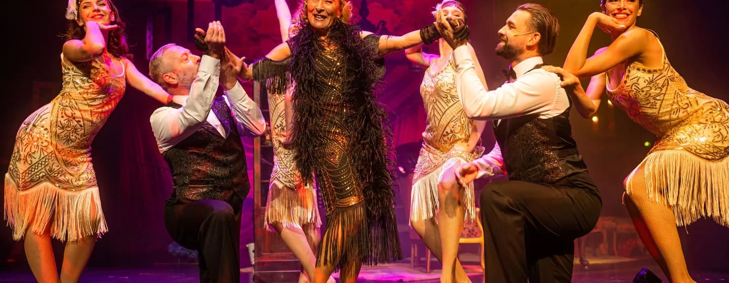 Mici néni két élete