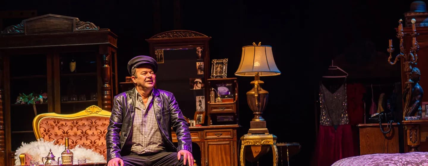 Mici néni két élete