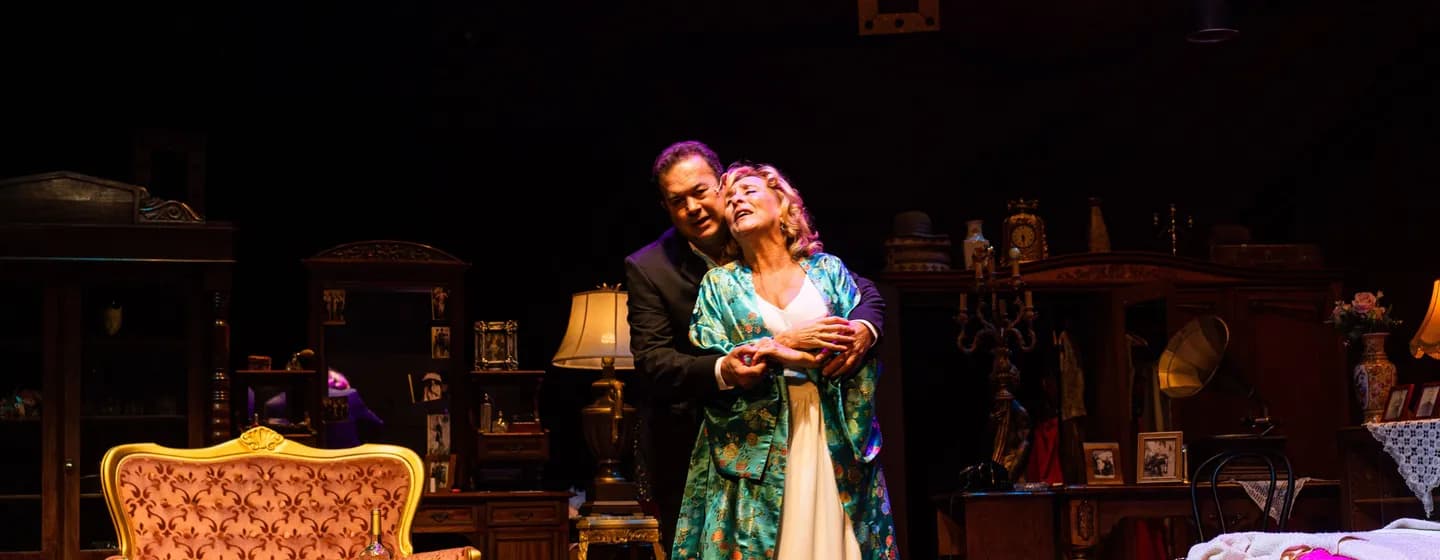 Mici néni két élete