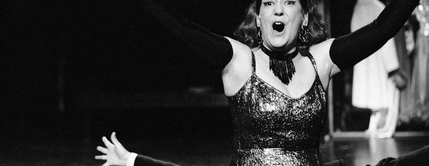 Mici néni két élete