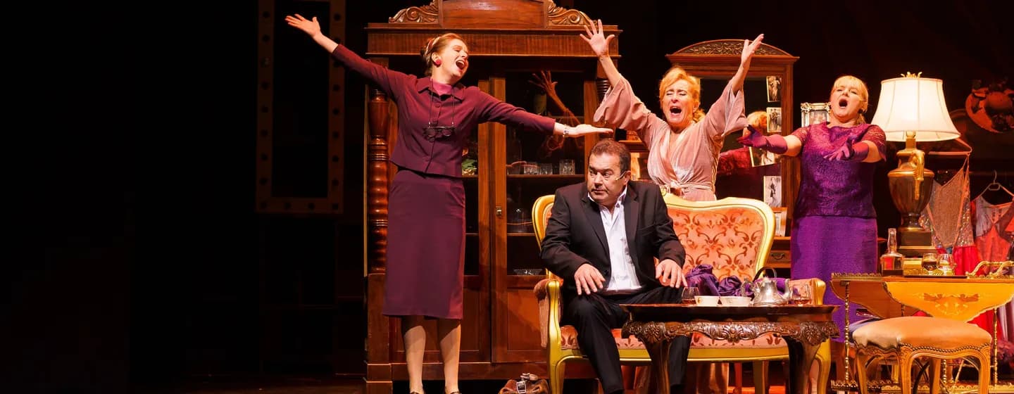 Mici néni két élete