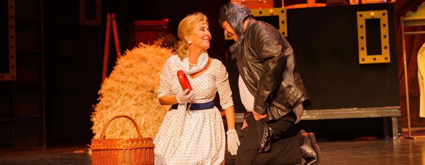 Mici néni két élete