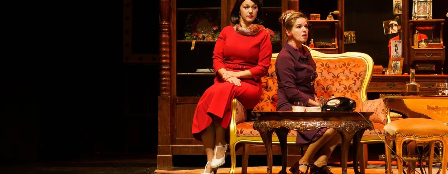 Mici néni két élete